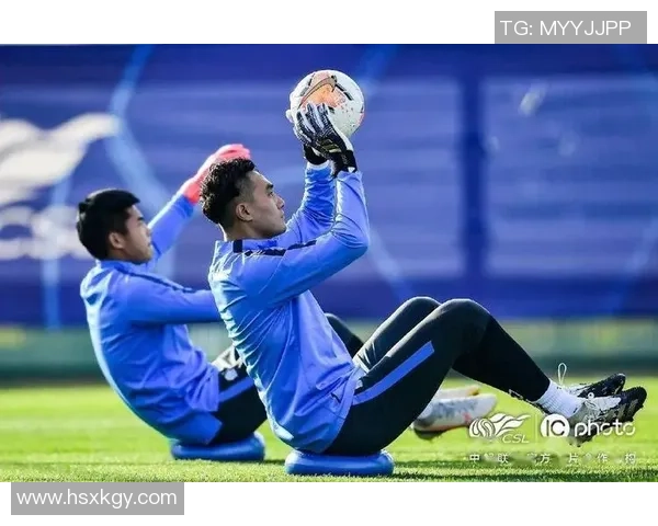 足球明星体能训练揭秘助你提升运动表现的秘诀与技巧